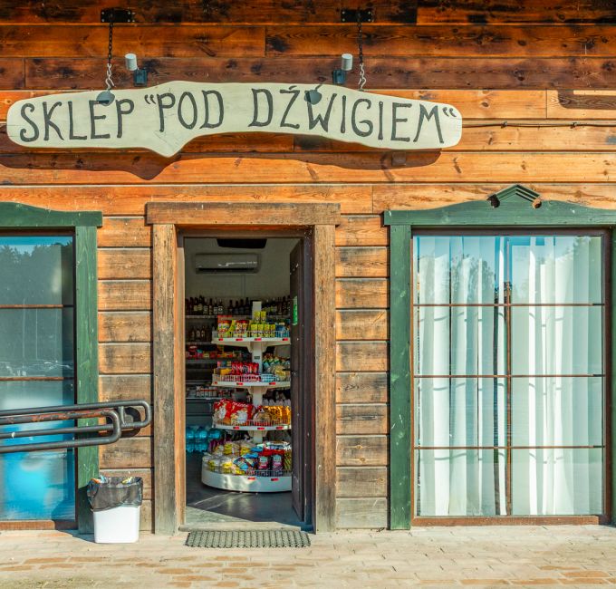 Sklep pod dźwigiem