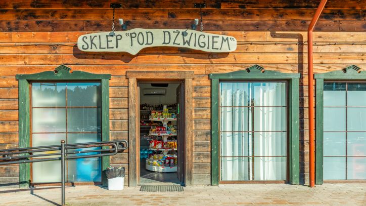 Sklep pod dźwigiem